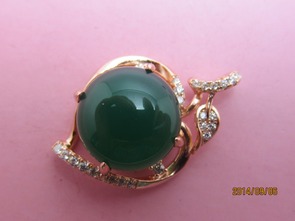 白玉首饰厂家直销——广州市番禺玖钻珠宝箱包首饰厂行业资讯